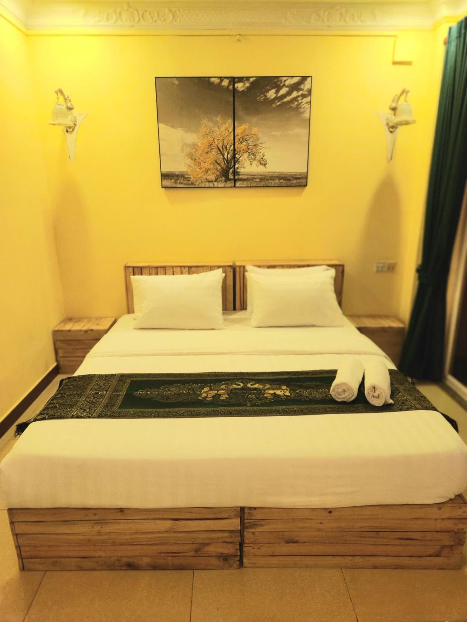 Soma Hotel Phnom Pen Exterior foto