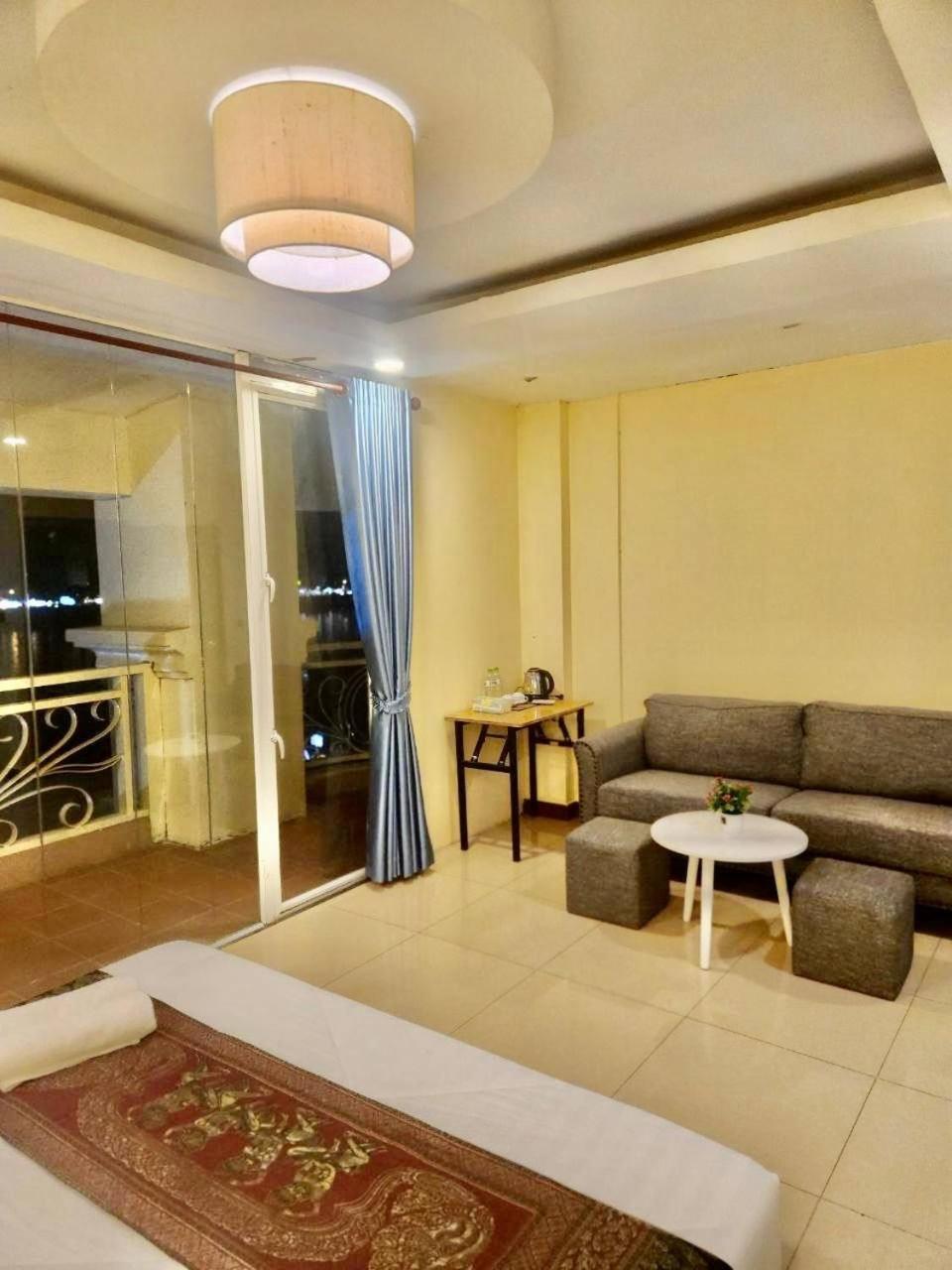 Soma Hotel Phnom Pen Exterior foto