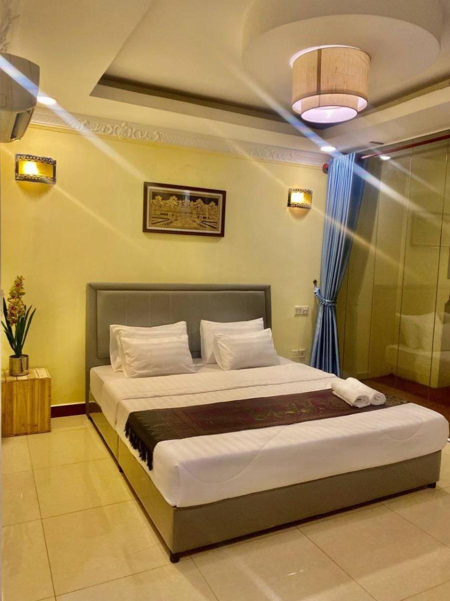 Soma Hotel Phnom Pen Exterior foto